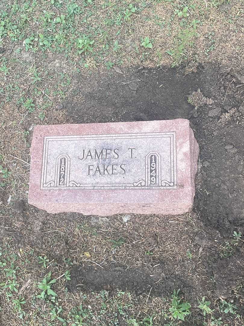James T. Fakes's grave. Photo 2