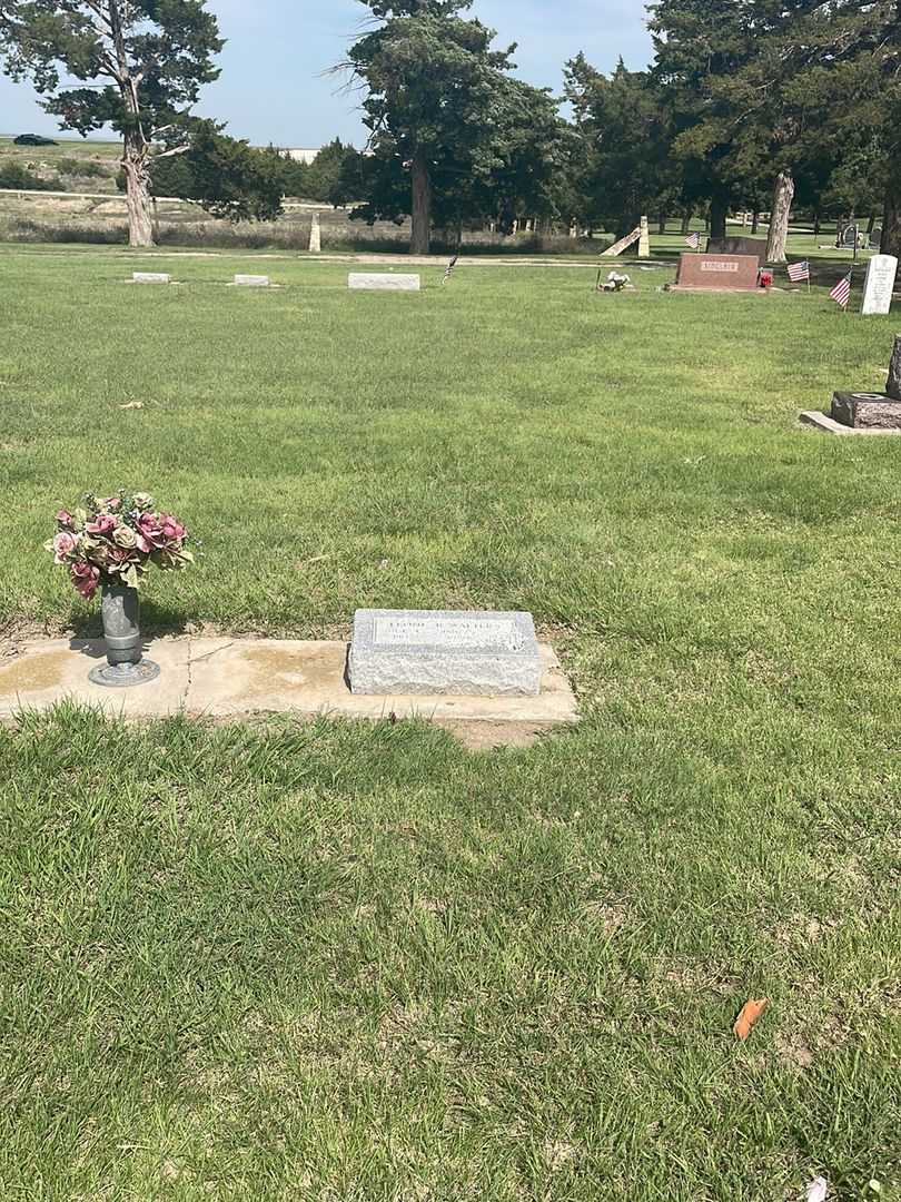 Leone B. Walters's grave. Photo 1