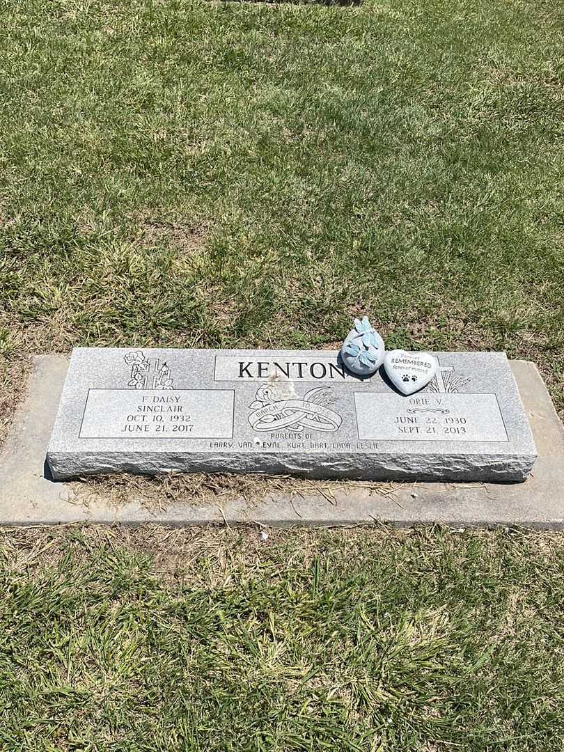 Franciene Daisy Kenton's grave. Photo 2
