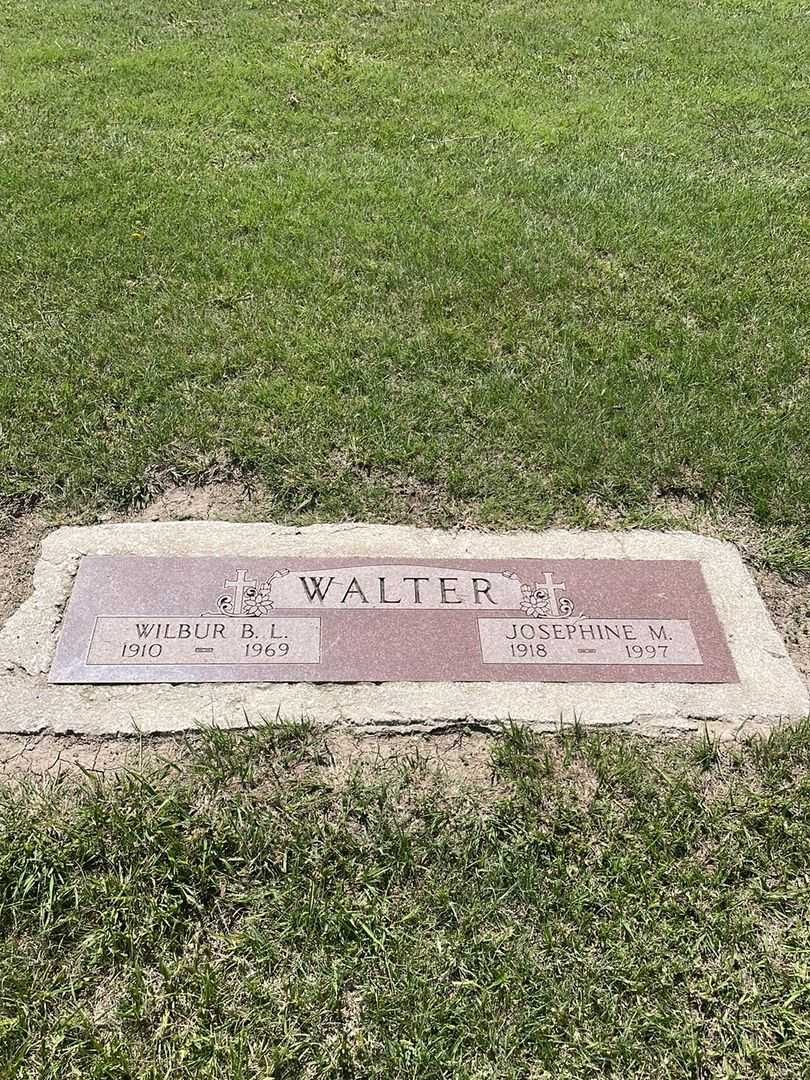 Josephine M. Walter's grave. Photo 2