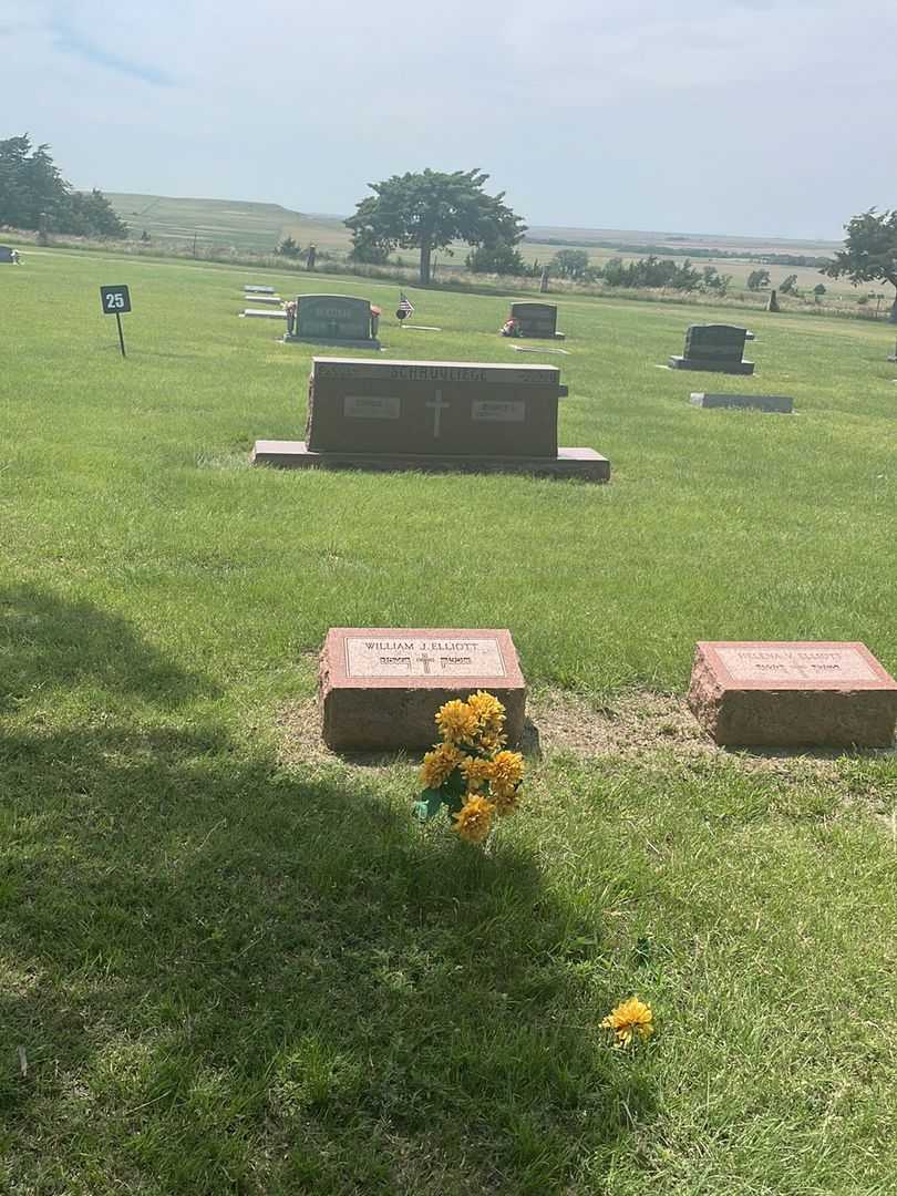 William J. Elliott's grave. Photo 1