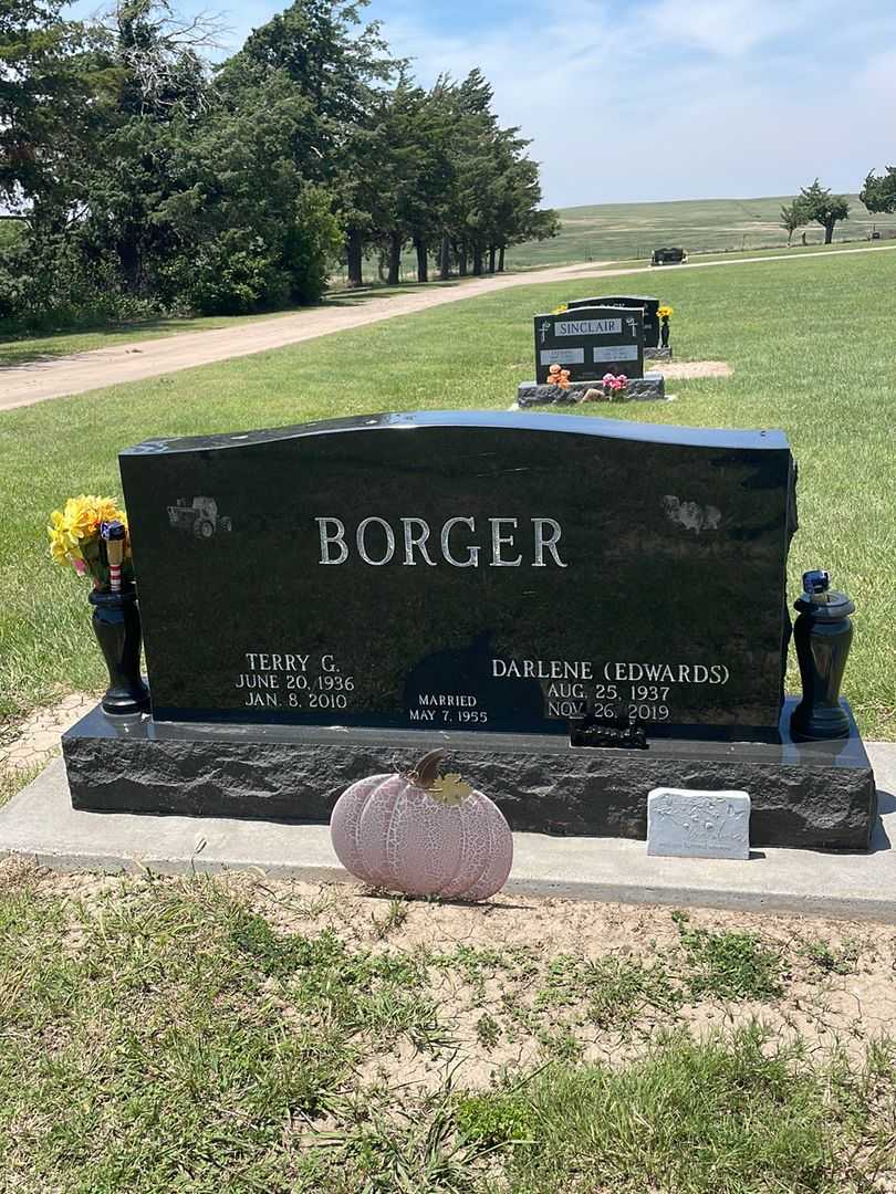 Darlene Edwards Borger's grave. Photo 2
