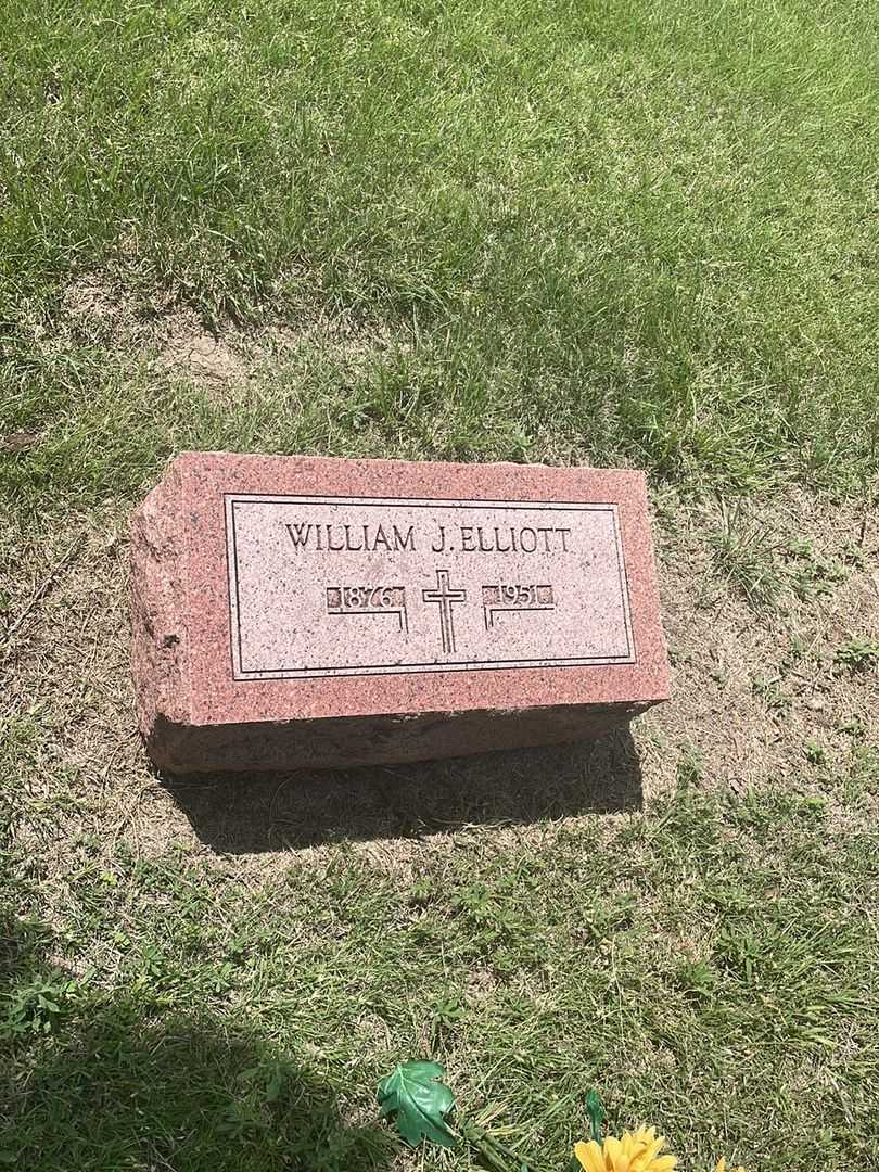 William J. Elliott's grave. Photo 2