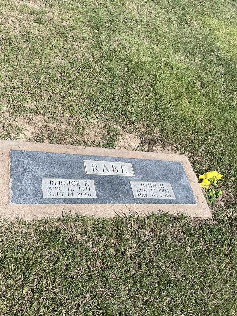 Bernice F. Rabe's grave. Photo 2