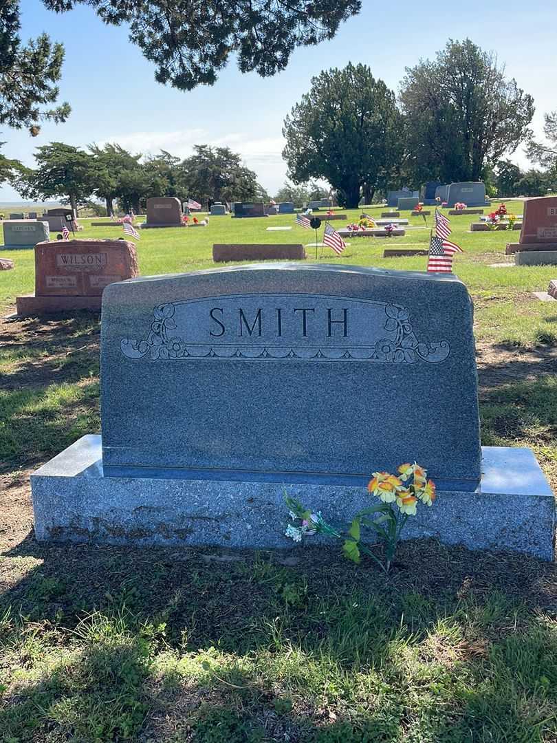 Fannie I. Wade Smith's grave. Photo 1