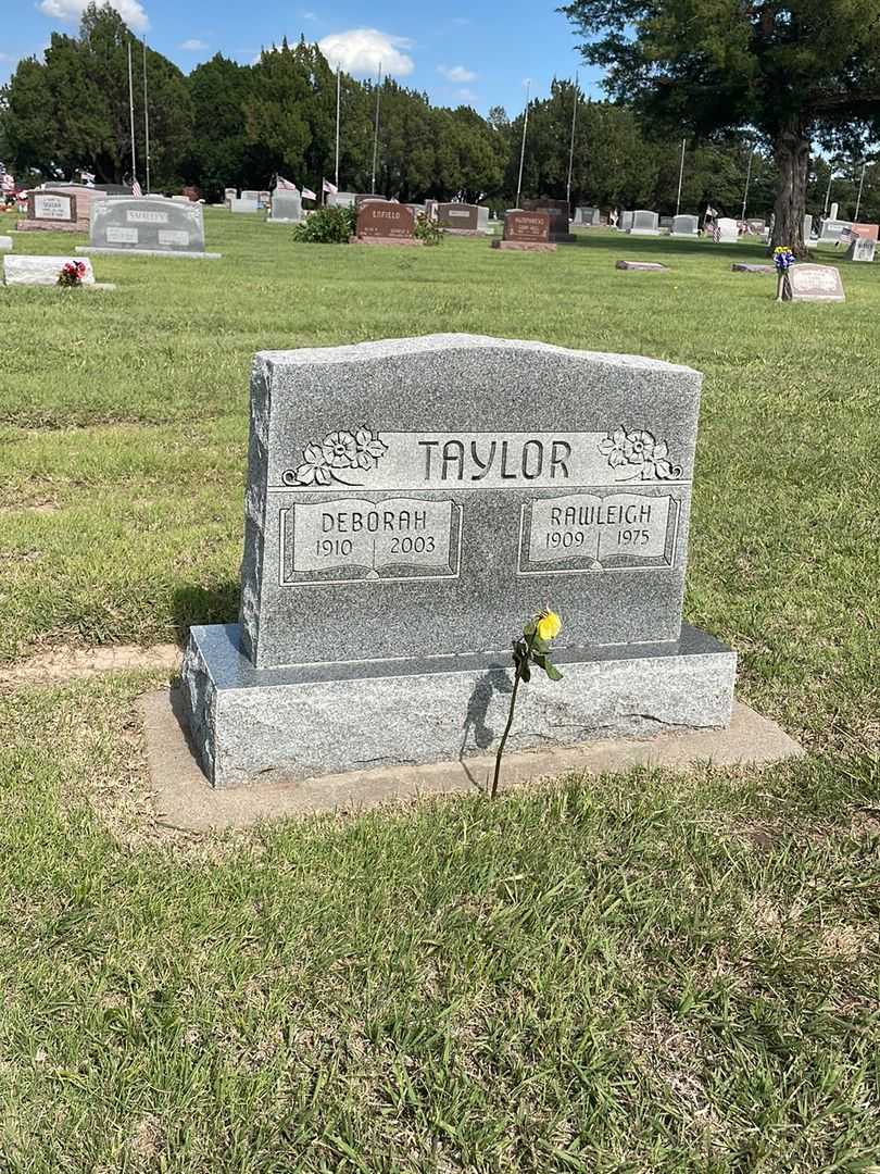 Deborah Taylor's grave. Photo 1