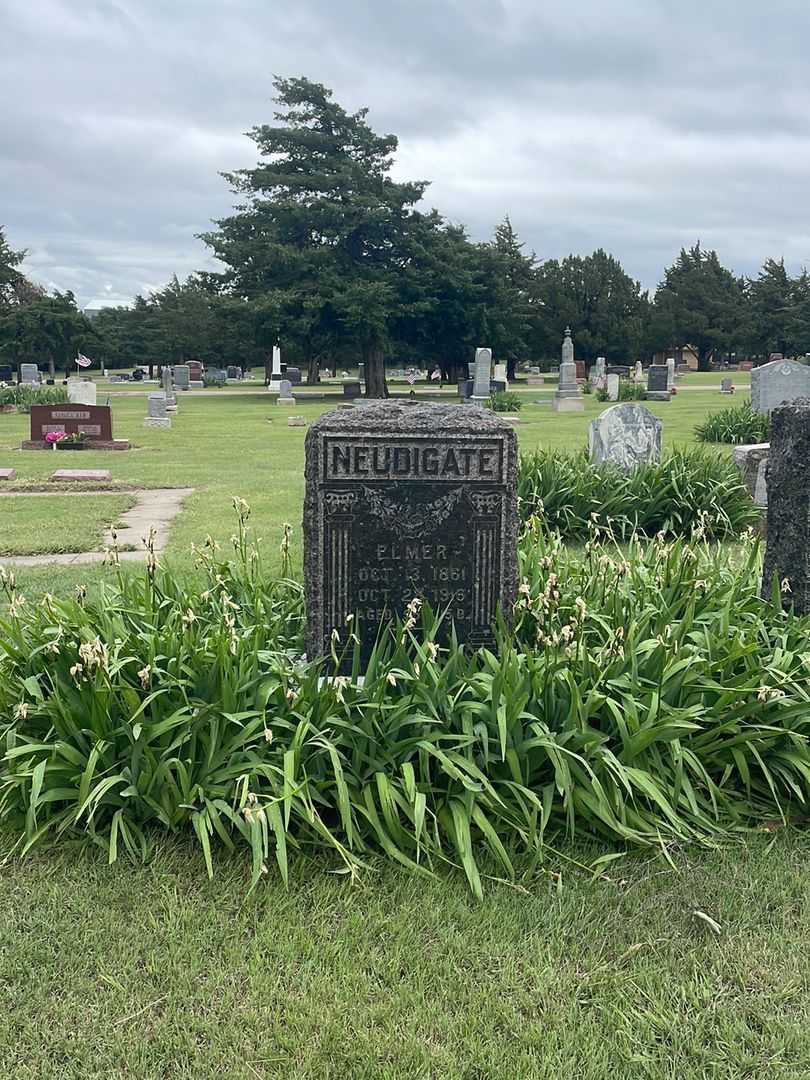 Elmer Neudigate's grave. Photo 1