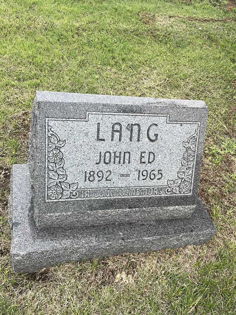 John Ed. Lang's grave. Photo 2