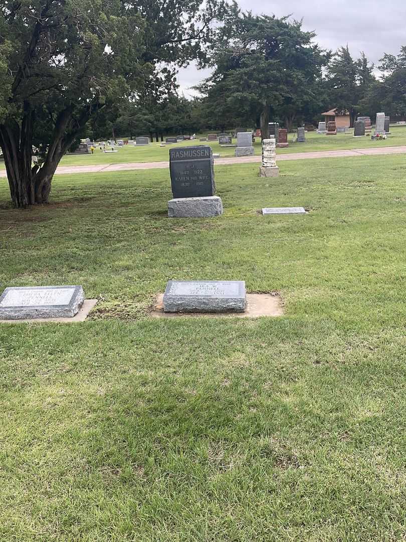Ira W. Pennell's grave. Photo 1