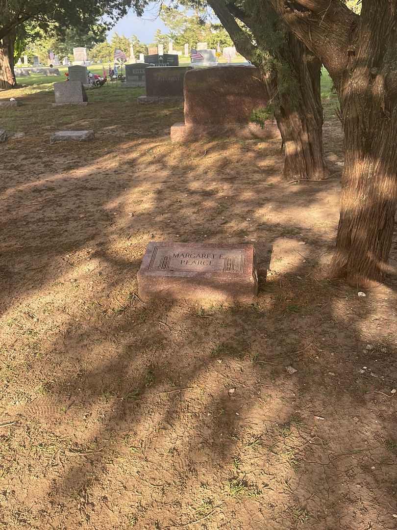 Margaret E. Pearce's grave. Photo 1