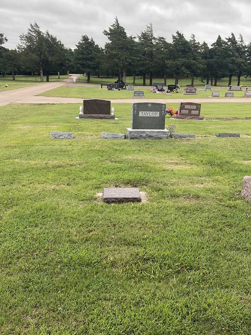 Infant Jobe's grave. Photo 1