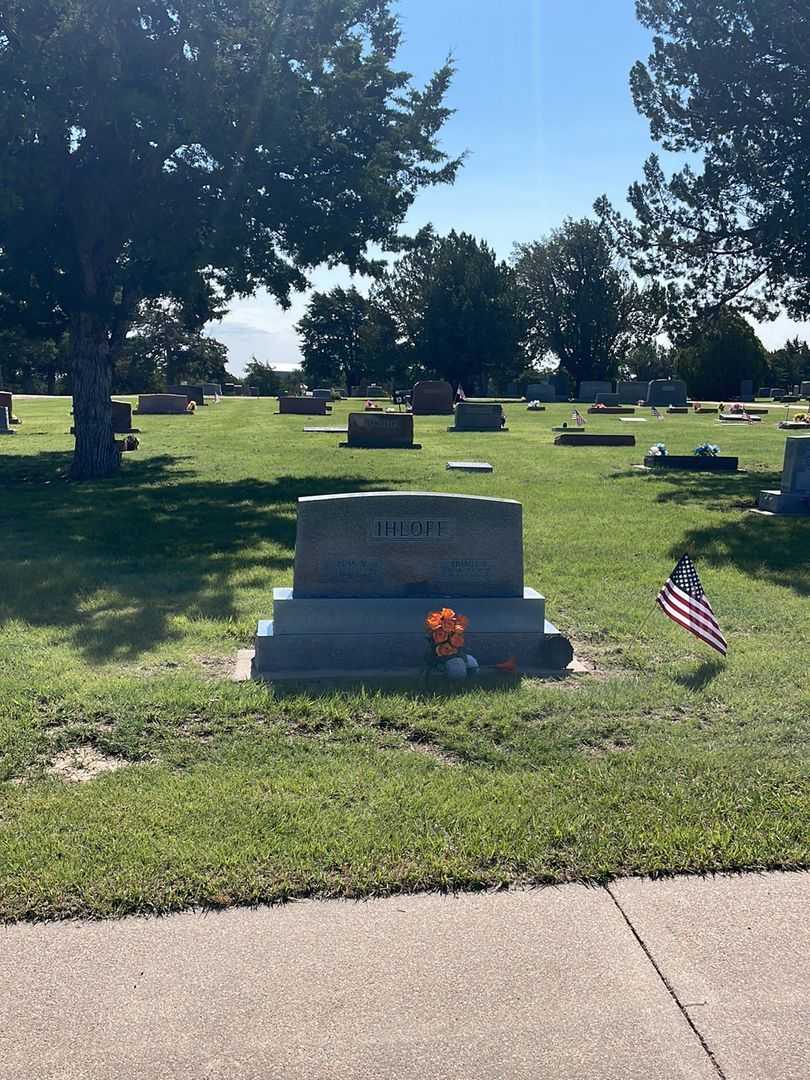 Helen M. Ihloff's grave. Photo 2