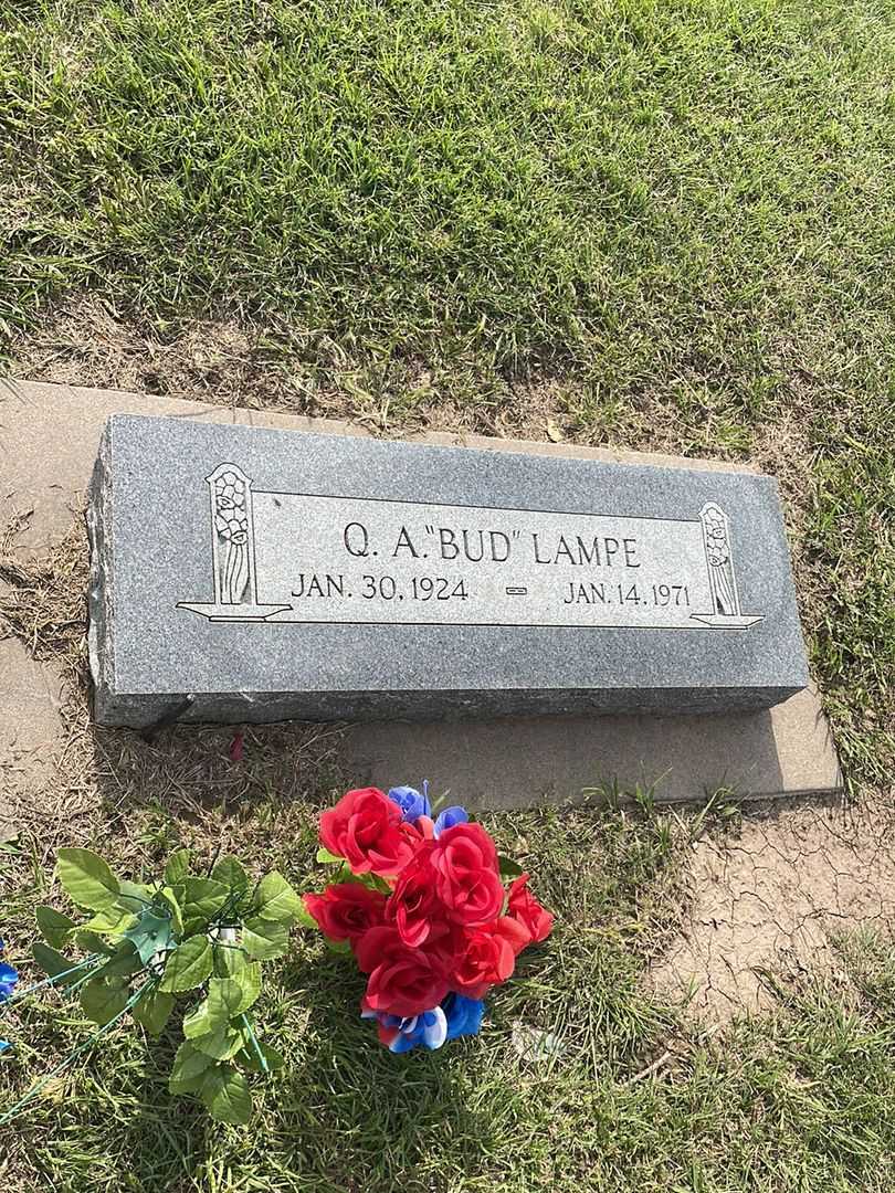 Quentin A. "Bud" Lampe's grave. Photo 2