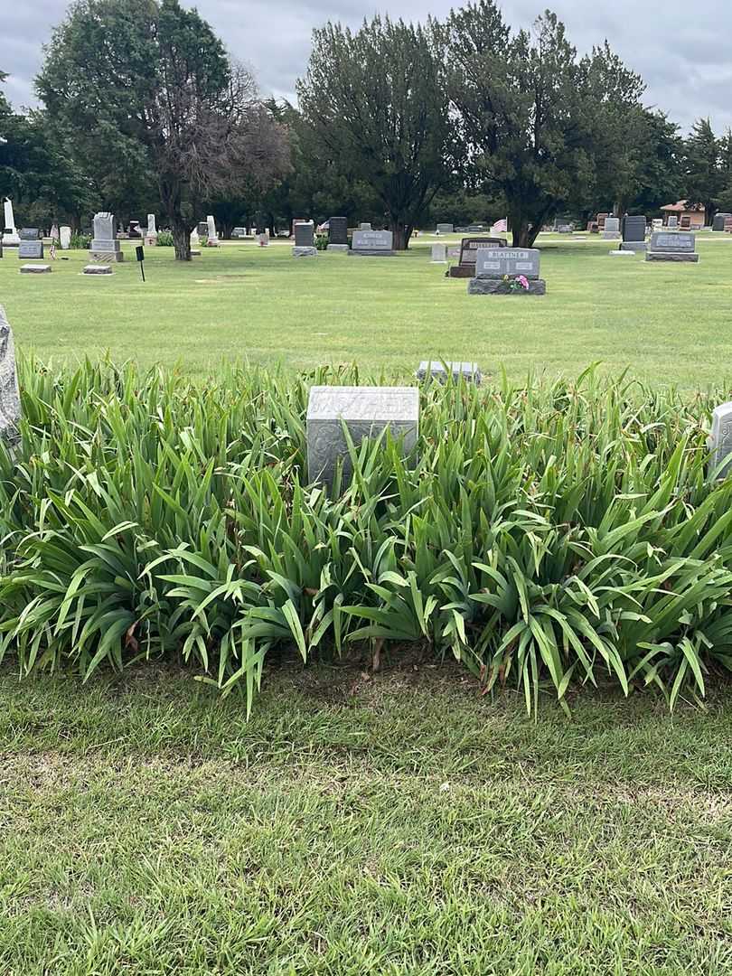 Harriet J. Magill's grave. Photo 1
