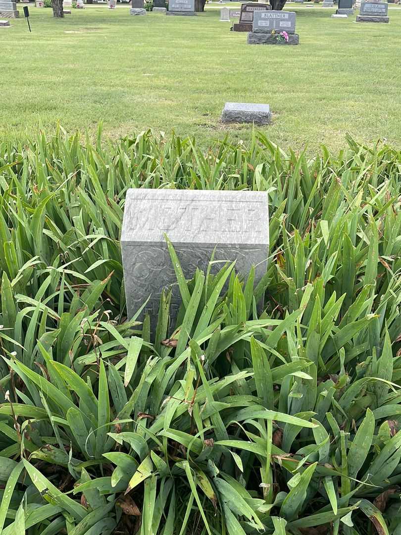 Harriet J. Magill's grave. Photo 2