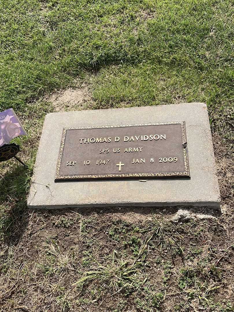 Thomas D. Davidson's grave. Photo 4