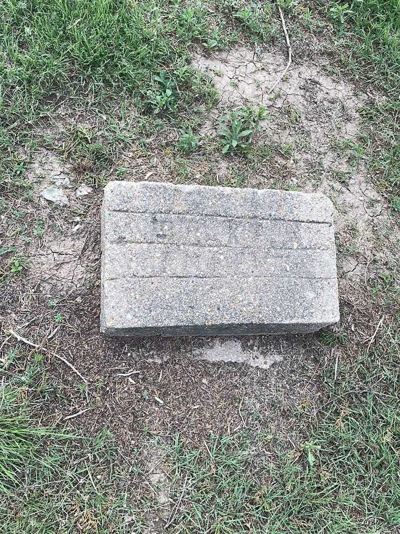 B. E. Pelco's grave. Photo 2