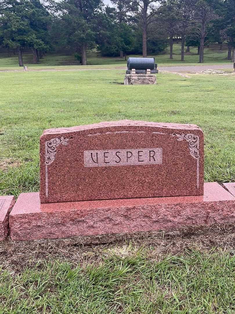 Mary Lorene Vesper Veatch's grave. Photo 1