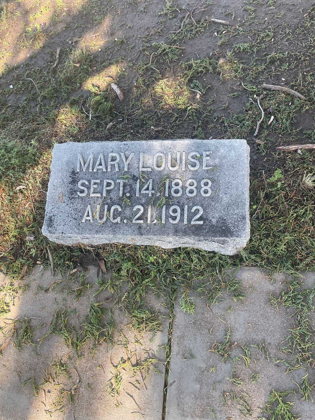 Mary Louise Kenyon's grave. Photo 2