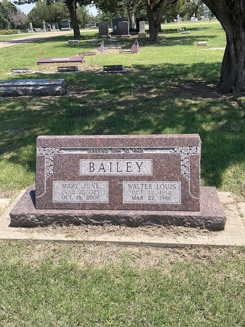 Mary June Bailey's grave. Photo 2